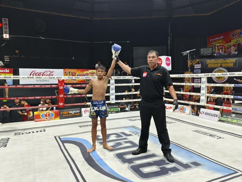 คู่แรก คู่ที่ 1 พิกัด 36 กก. เพชรภูผา เพชรแพรวพราว ...แพ้คะแนน... ฉมวกเพชร ส.ธนโชติ