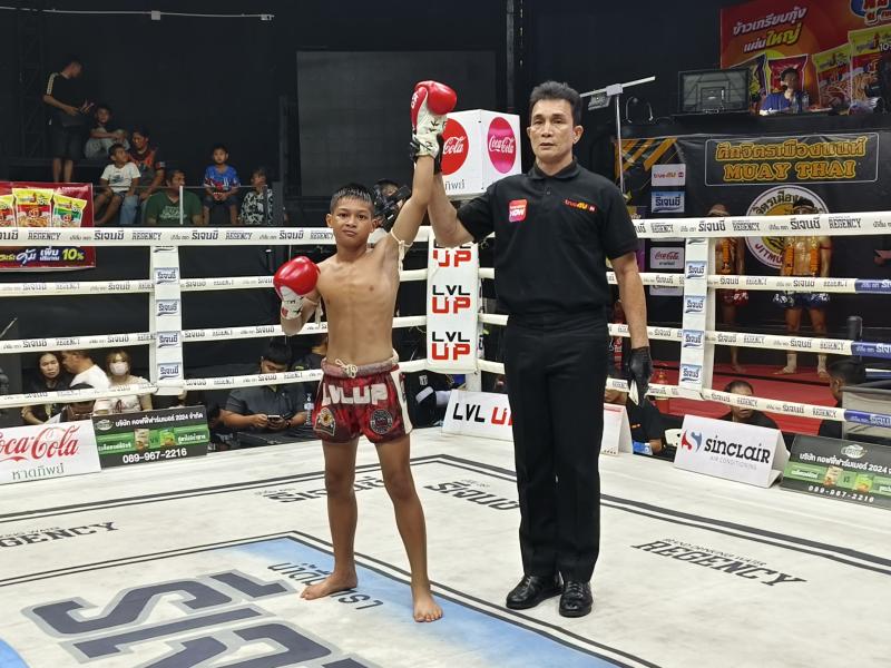 คู่ที่ 2 พิกัด 37 กก. เพชรรัฐภูมิ บอสชายมีตังค์เจมส์ ...ชนะคะแนน... ชานม ศิษย์เพชรฉลูกัณฑ์