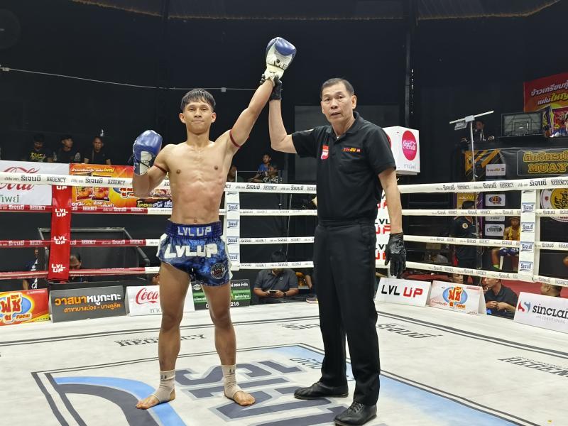 คู่ที่ 3 พิกัด 126 ปอนด์ เพชรดำ ศักดิ์วารุณ ...แพ้น็อกยก 3... เพชรพงไพร เพชรแพรวพราว