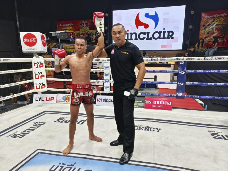 คู่ที่ 7 พิกัด 112 ปอนด์ ตี๋ใหญ่ ศิษย์บุญมี ...ชนะคะแนน... จาวาร์ด ธันเดอร์มวยไทย