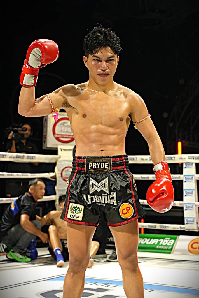 เดชบากิ จ่าแสร์คอหงส์