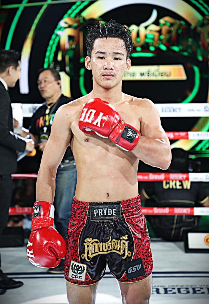 เทียนหลวง เกียรติทอฝัน