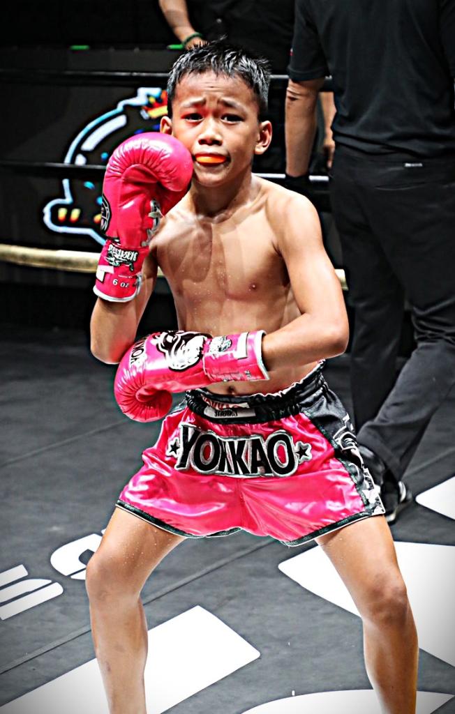 เพชรนำชัย โจโจ้มวยไทย