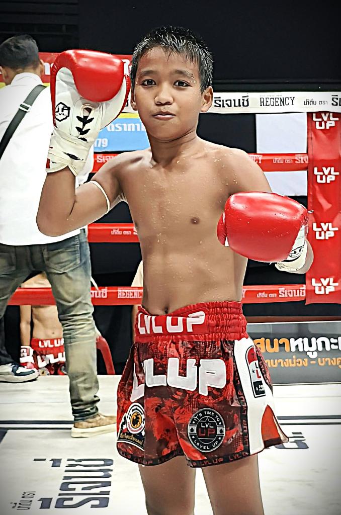 โอโรโน่ ว.โชติช่วงมวยไทย