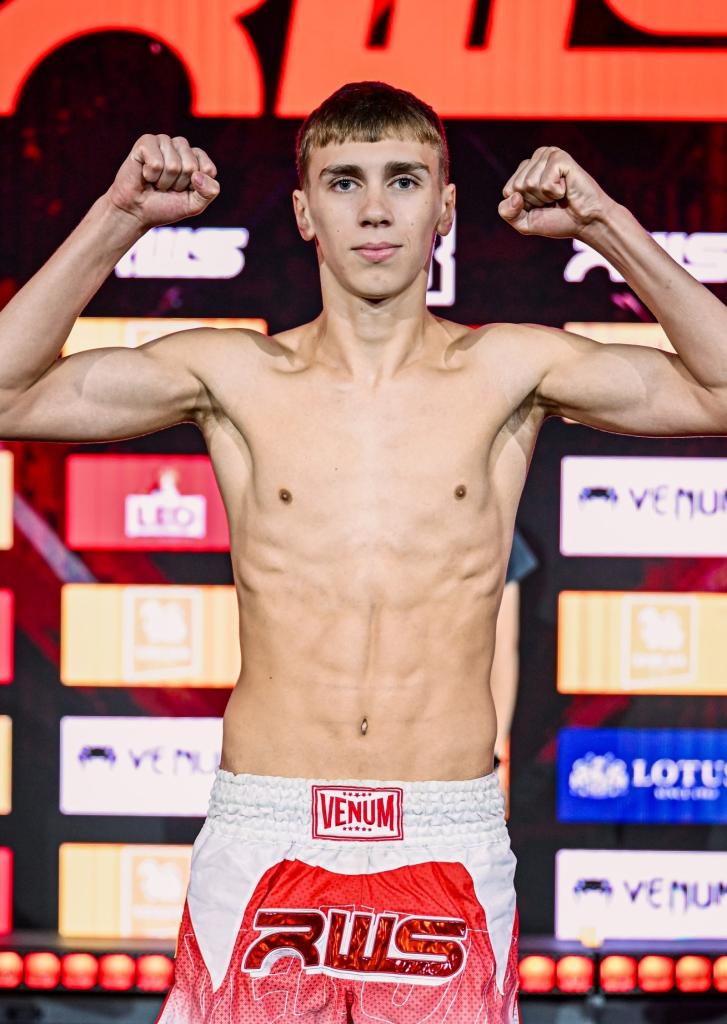 เอฟเกนี โพโนมาเรฟ