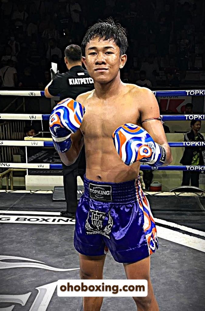 เพชรสีแดง ศิษย์เจริญทรัพย์