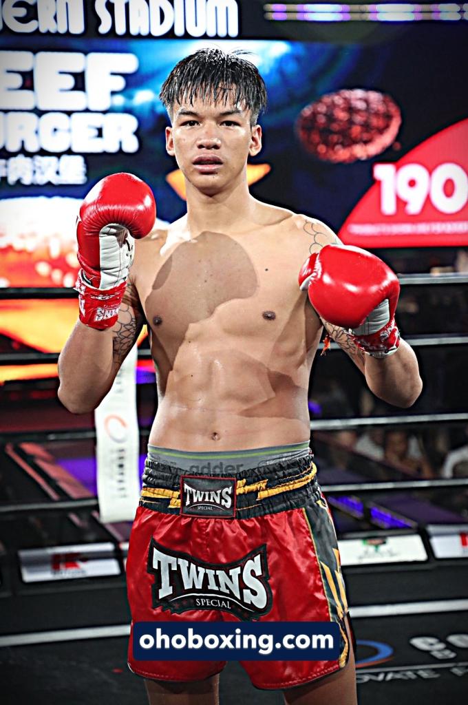 เพชรอันดา เกียรติยอดยิ่ง