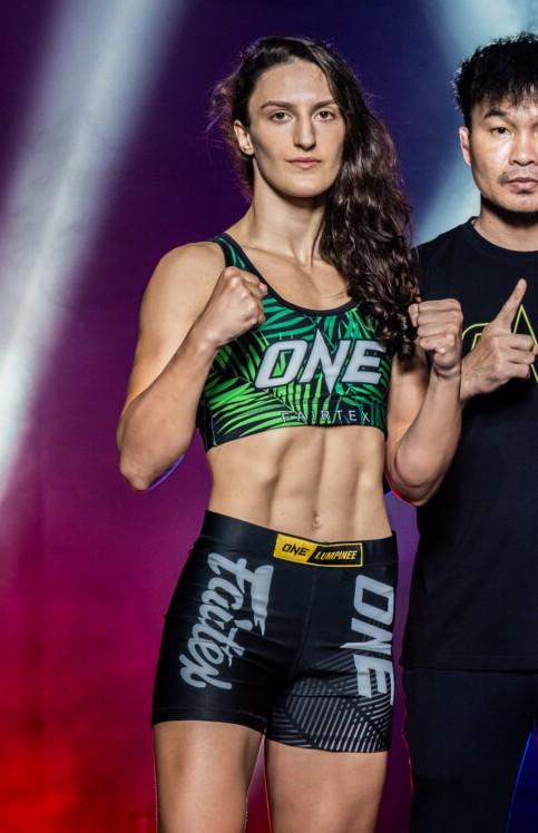 เอเลเน โลลาดเซ